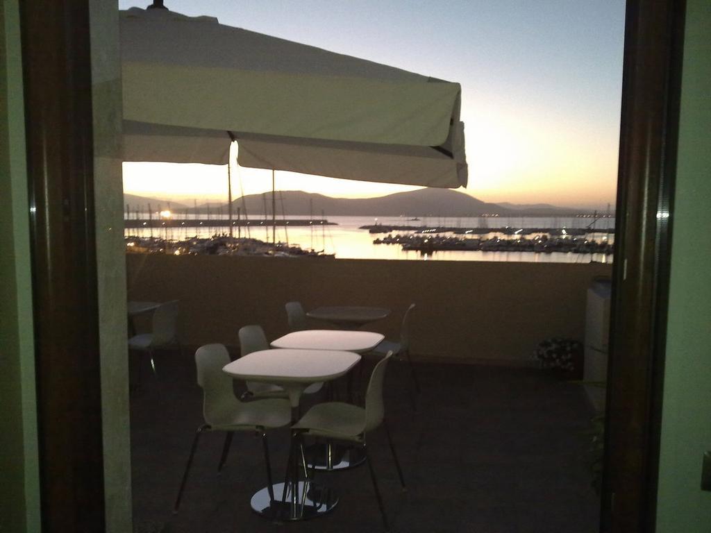 La Terrazza Sul Porto - Guest House Альгеро Экстерьер фото